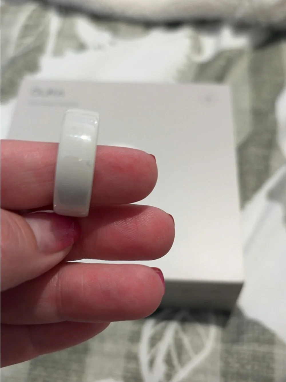 Oura Smart Ring size 8 in Cloud White with Silver Accent
